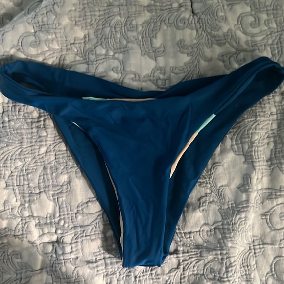 South Moon Under reversible bikini - Picture 2 of 2